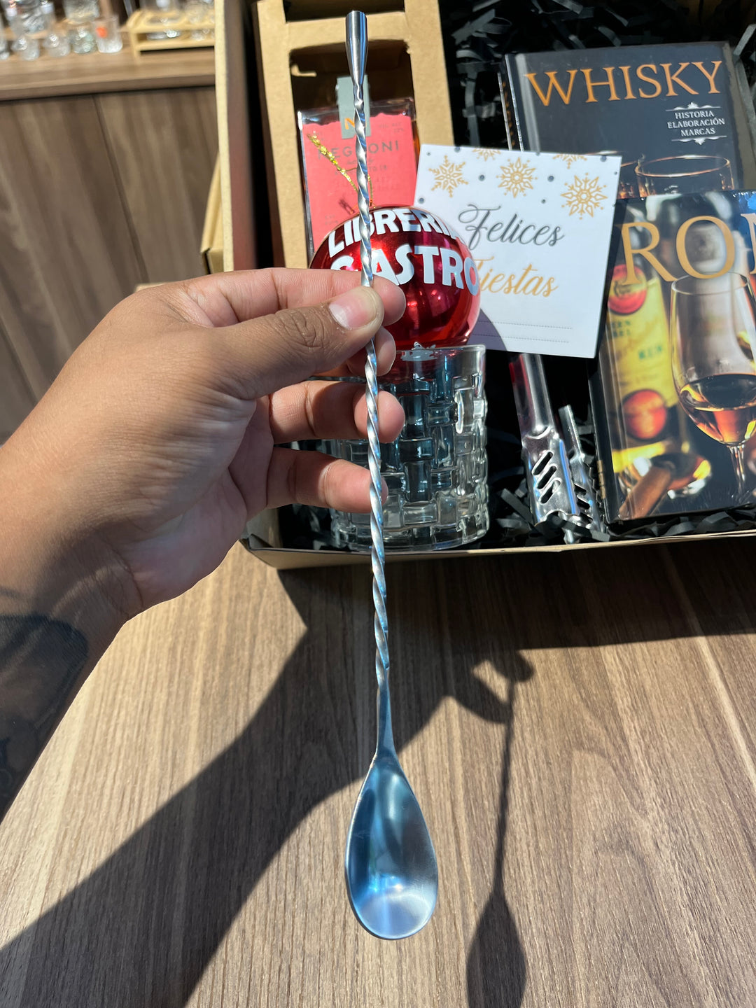 Box 8 piezas, Libro RON Y WHISKY