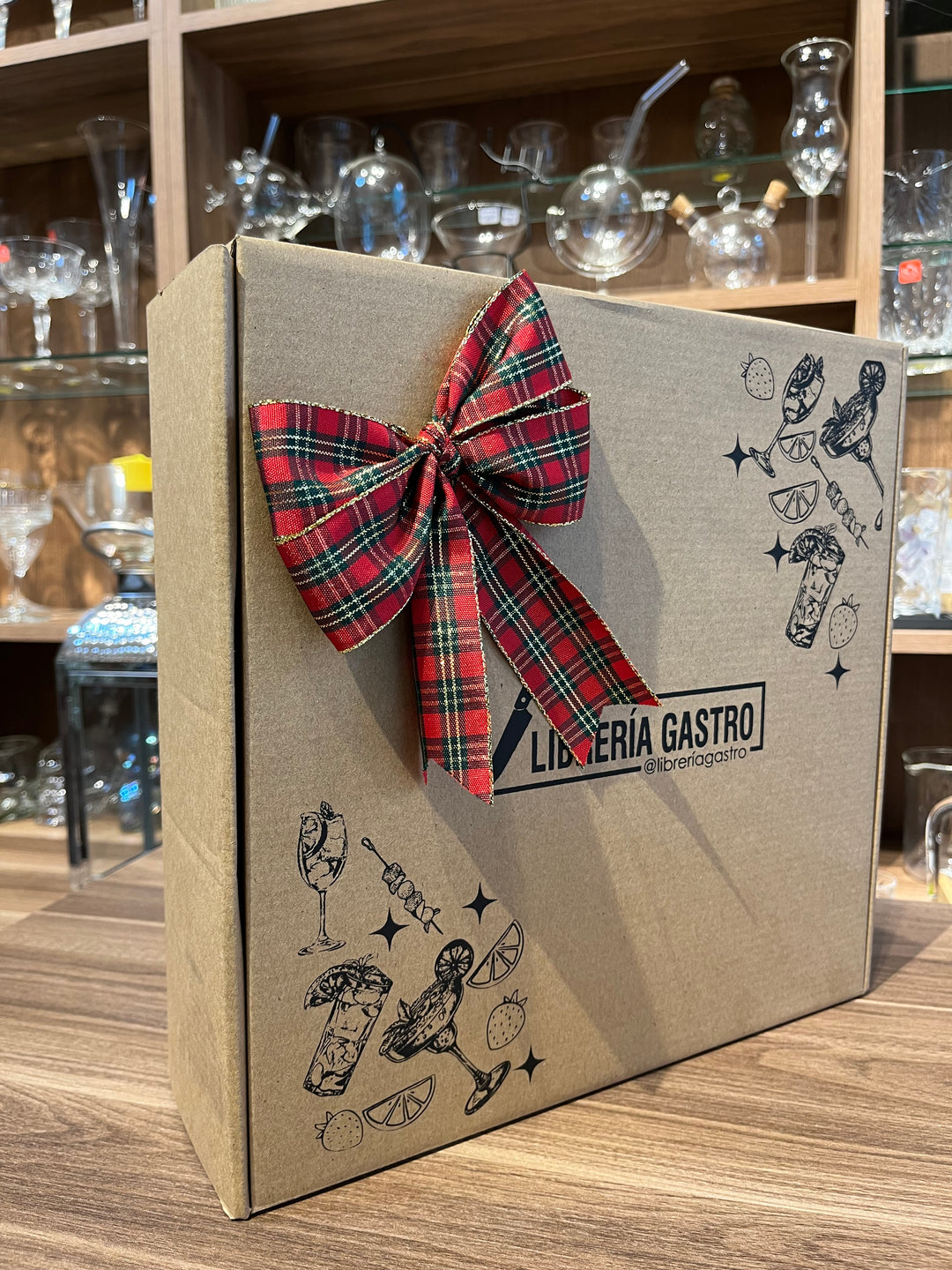 Box 8 piezas, Libro RON Y WHISKY