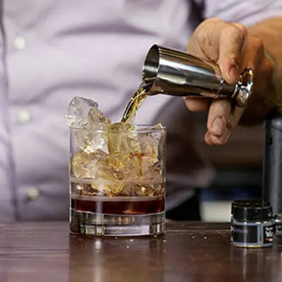 Jigger Hunter de acero inoxidable con borde 80 ml.