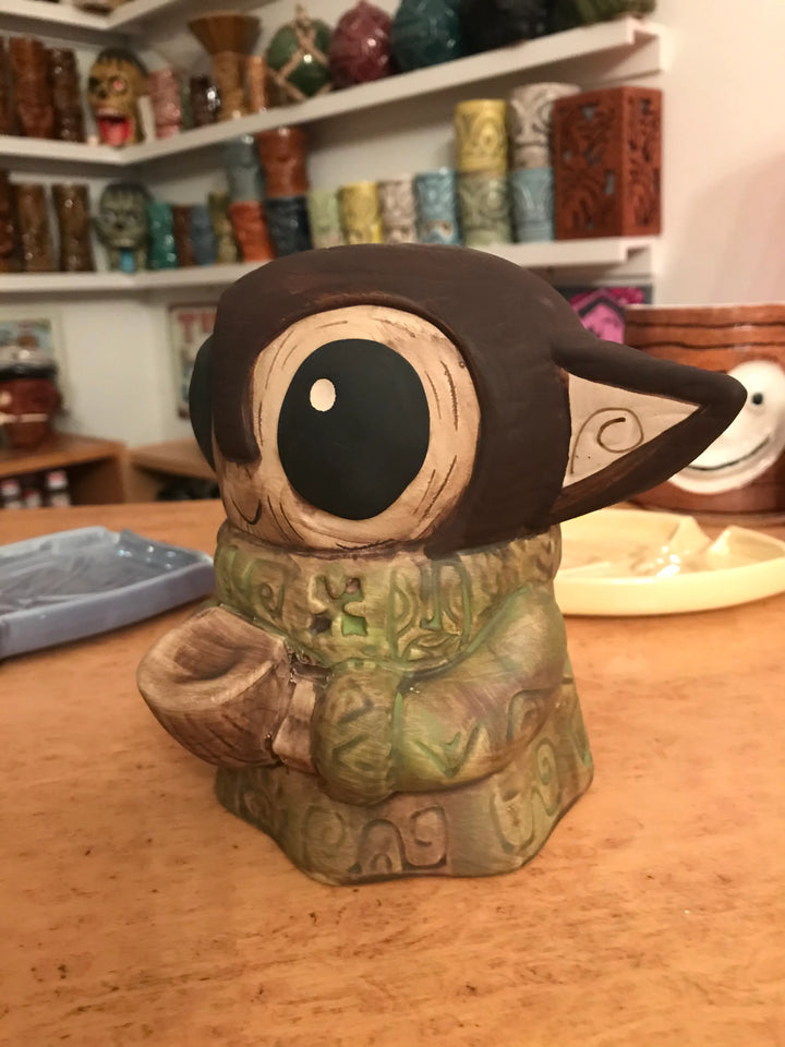 Taza Keiki Bob de Tiki Tony - para TikiLand Trading 17 onz.