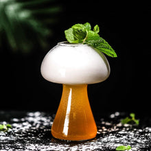Cargar imagen en el visor de la galería, Vaso de hongo creativo 250ml, vaso de cóctel con forma de hongo transparente.