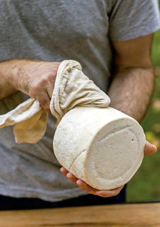 EL ARTE DE HACER QUESO