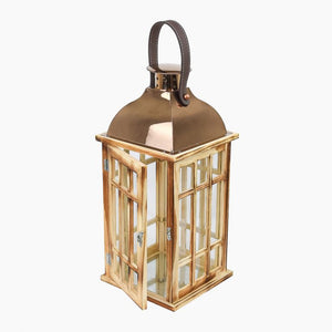 Farol de madera con láminas de vidrio – madera vintage y parte superior de metal.