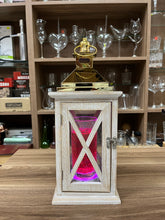 Cargar imagen en el visor de la galería, Farol de madera con láminas de vidrio – madera vintage y parte superior de metal Gold, alto 25cm