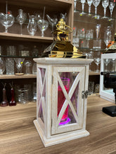 Cargar imagen en el visor de la galería, Farol de madera con láminas de vidrio – madera vintage y parte superior de metal Gold, alto 25cm