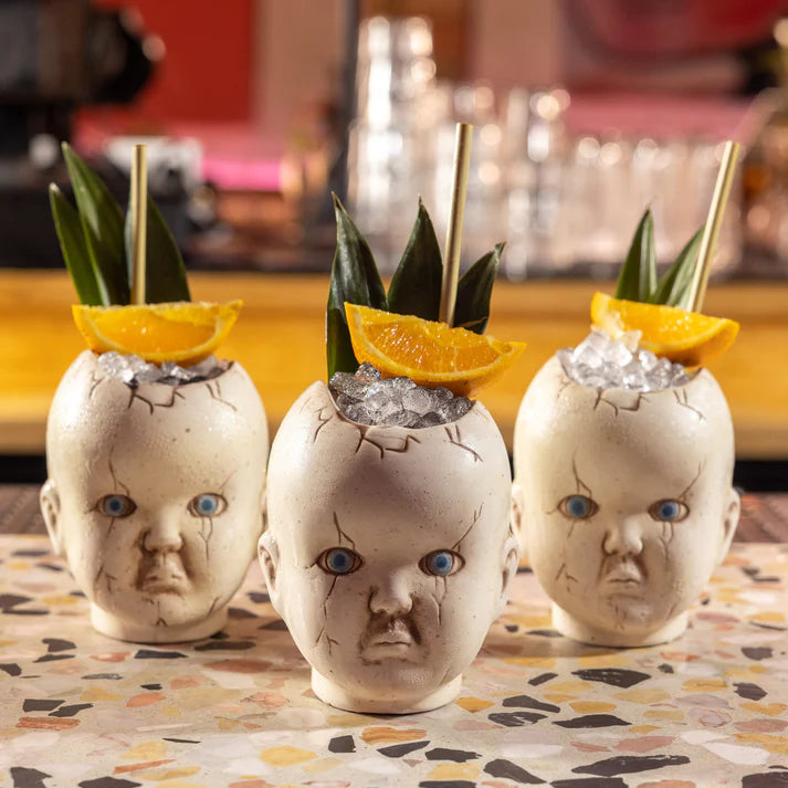 TAZA CON FORMA DE CABEZA DE MUÑECA, 15 oz (440 ml).