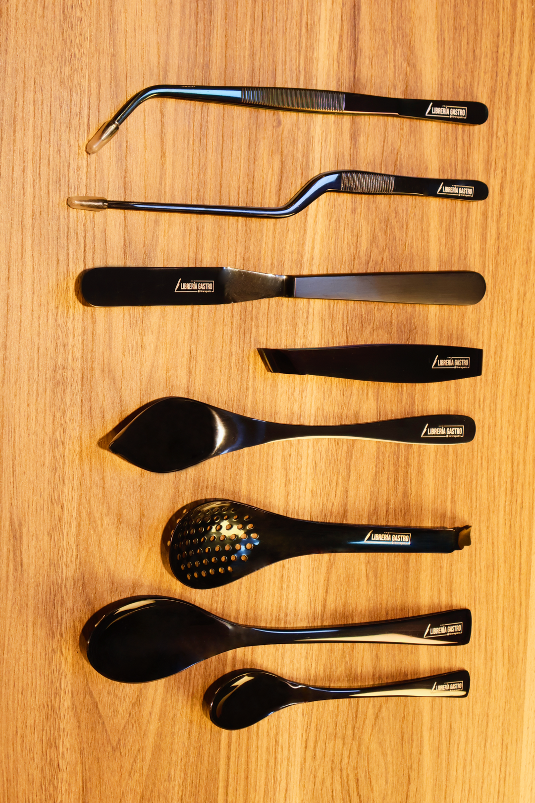 KIT emplatado PRO Negro (9 pzas.) Librería Gastro.