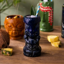 Cargar imagen en el visor de la galería, Ceramic Duece Tiki Mug 520ml (color negro)