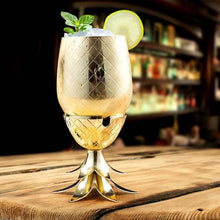 Cargar imagen en el visor de la galería, Taza cóctel de piña chapada en oro. 890 ml