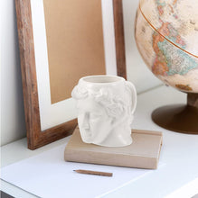 Cargar imagen en el visor de la galería, Taza de cerámica David Head 400ml, escultura romana.