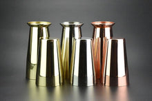 Cargar imagen en el visor de la galería, Coctelera Boston de acero inoxidable 28/20oz con base escalonada.